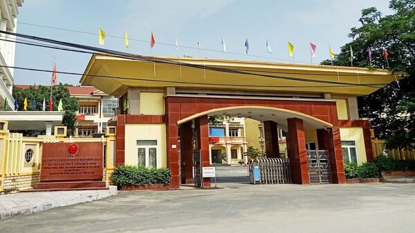 Disciplinary action against two Vice Chairmen of communes in Lac Thuy district, Hoa Binh province. Photo: Viet Linh