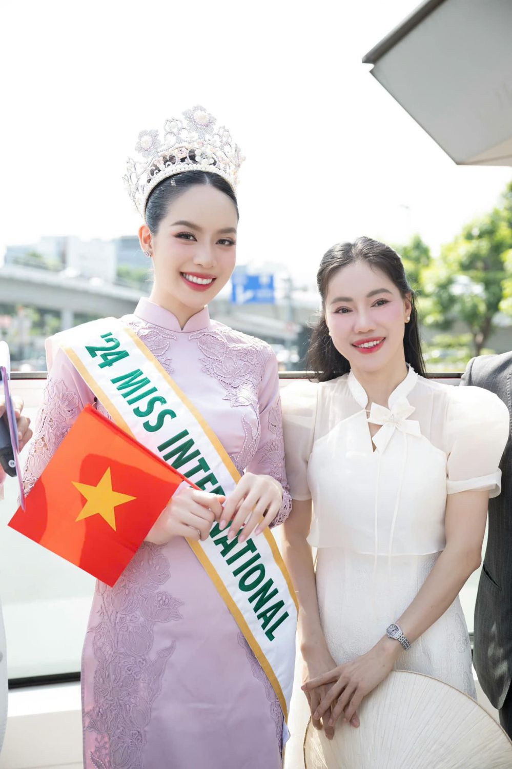 Ba Pham Kim Dung to chuc le don hoanh trang khi Hoa hau Thanh Thuy ve Viet Nam sau khi dang quang Miss International 2024. Anh: Nhan vat cung cap