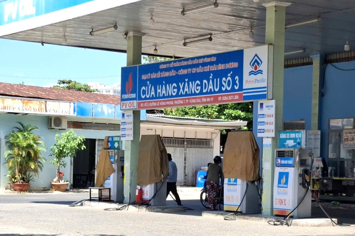 The gas station at 3 Le Hong Phong Street will stop operating because its premises will be reclaimed. Photo: Thanh An
