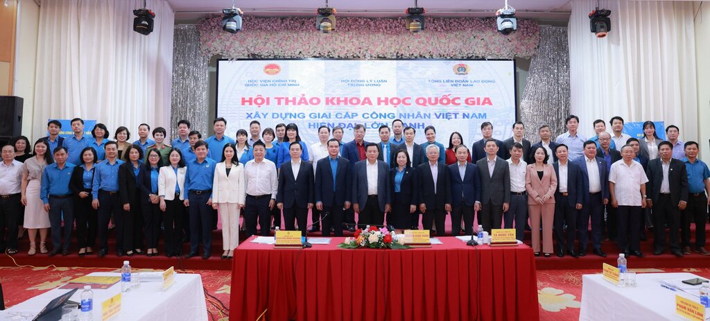 The National Scientific Conference "On Building a Modern and Strong Vietnamese Working Class" held in Hanoi attracted a large number of leaders, scientists, and trade union officials to participate. Photo: Hai Nguyen