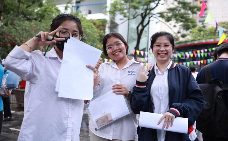 Overcoming fear, candidates wait for the 2025 high school graduation exam