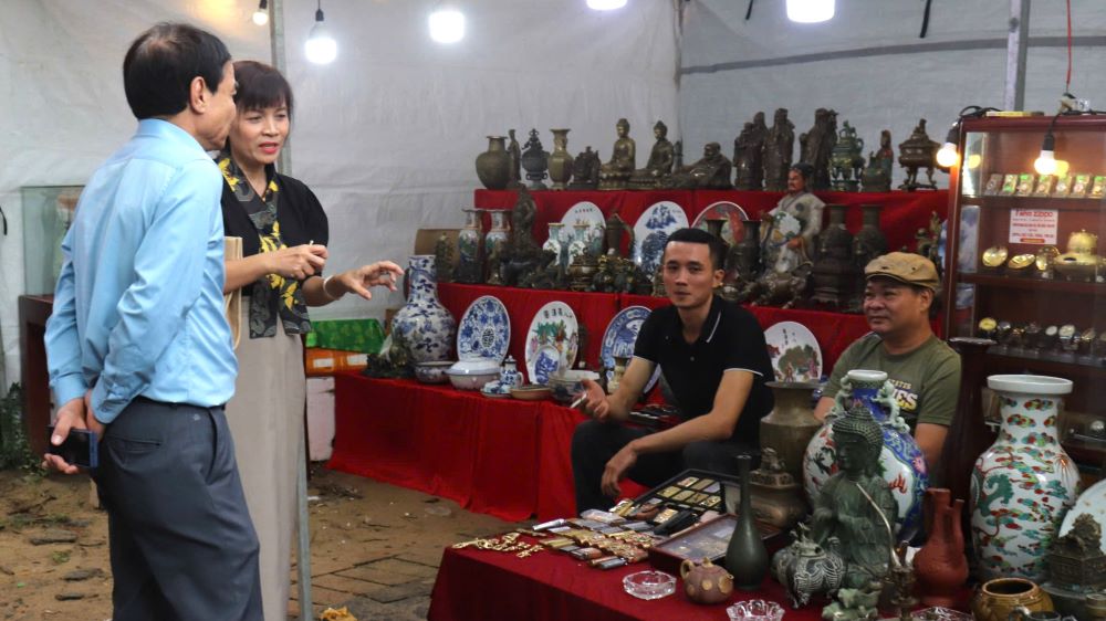 Unique Da Nang antique market. Photo: Nguyen Linh