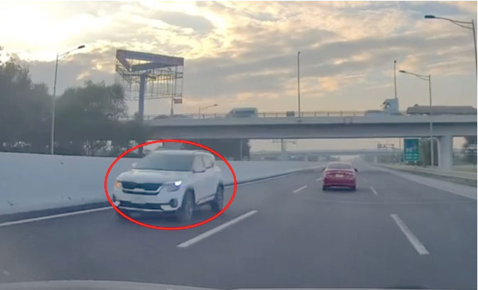 Tài xế đi ngược trên cao tốc sẽ bị trừ hết điểm trên giấy phép lái xe. Ảnh: Cục CSGT