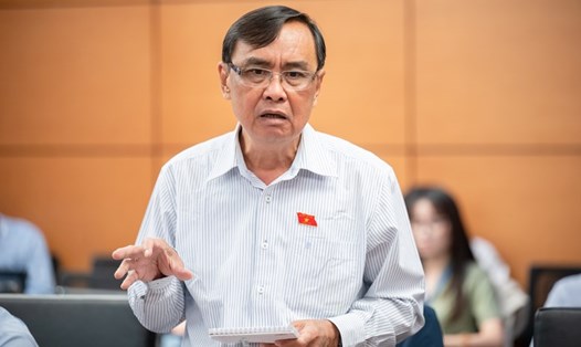 Đại biểu Nguyễn Minh Hoàng đề nghị không áp thuế tiêu thụ đặc biệt với điều hòa. Ảnh: Phạm Đông