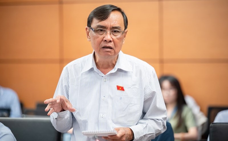 Delegate Nguyen Minh Hoang proposed not to impose special consumption tax on air conditioners. Photo: Pham Dong