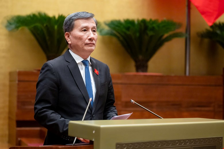 Chairman of the National Assembly's Committee on Science, Technology and Environment Le Quang Huy presented the Report on the examination of the draft Law amending and supplementing a number of articles of the Law on Technical Standards and Regulations. Photo: National Assembly