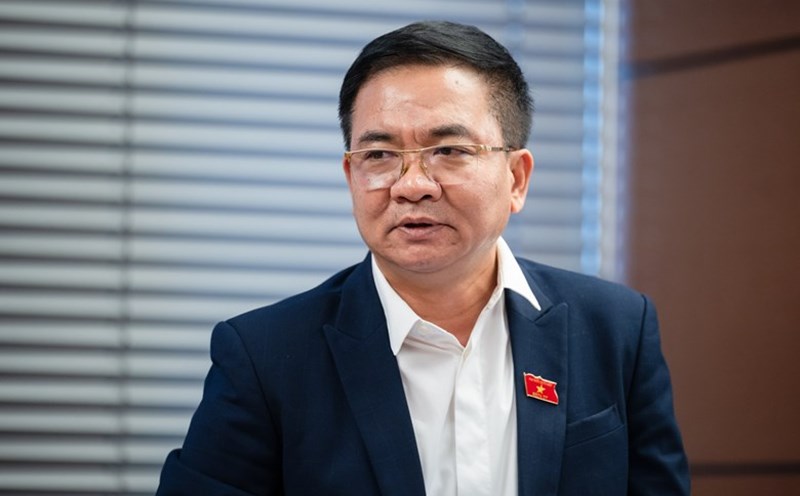 Lieutenant General Nguyen Minh Duc - Deputy Chairman of the National Assembly's Defense and Security Committee - talks about the issue of transferring petitions and resolving voters' recommendations. Photo: Pham Dong