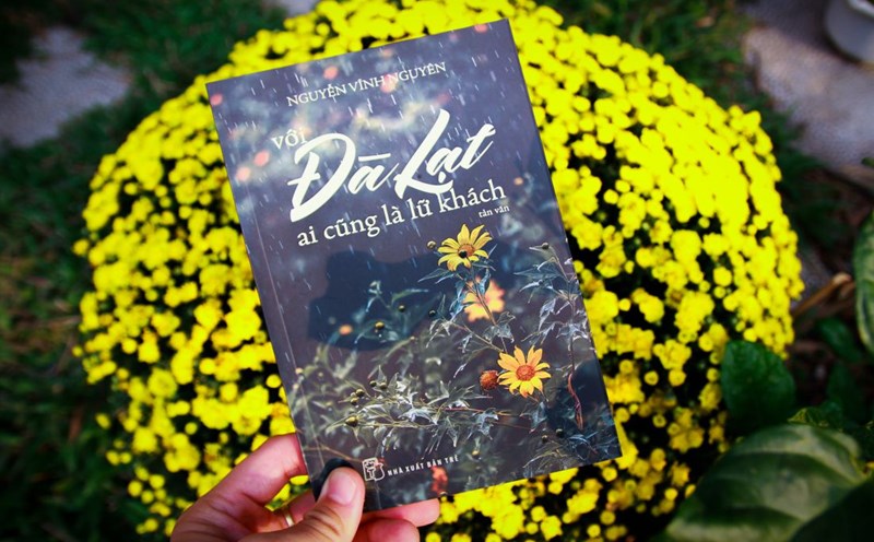 Book "With Dalat, everyone is a traveler". Photo: Publishing House