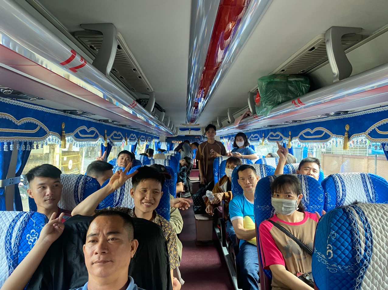 Workers on a charity bus returning home to celebrate Tet organized by the union in 2024. Photo: Phu Tong