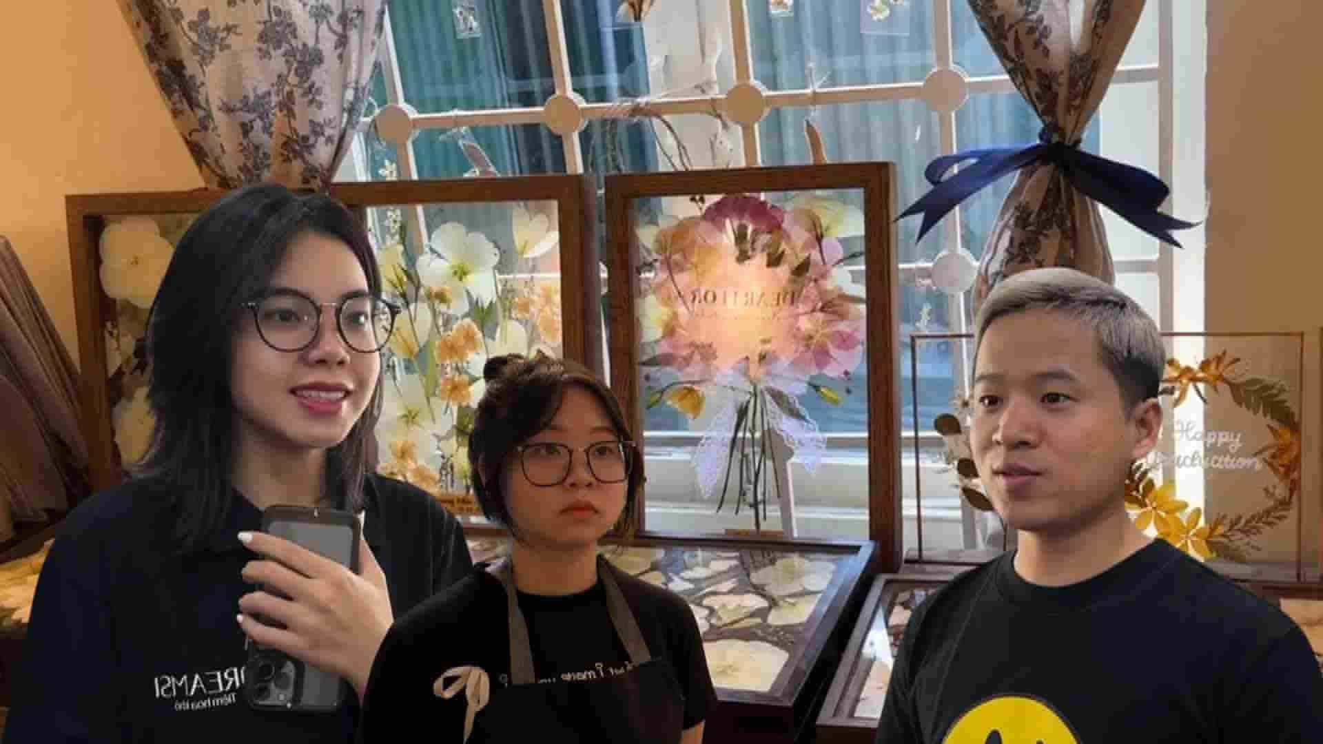 Dried pressed flower products "preserving memories" are popular during the wedding season