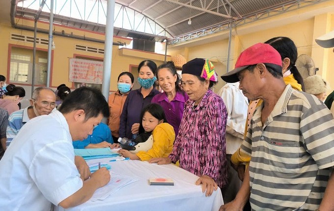 Nguoi dong bao dan toc thieu so o vung sau tinh Dak Lak duoc cham soc suc khoe toan dien. Anh: Bao Trung