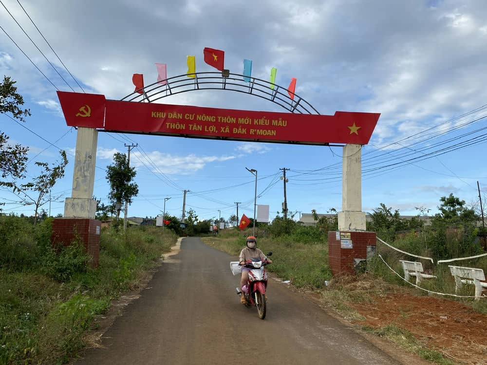 Bo mat nong thon, doi song nguoi dan tung buoc doi thay nho Chuong trinh muc tieu. Anh: Phong Nha 