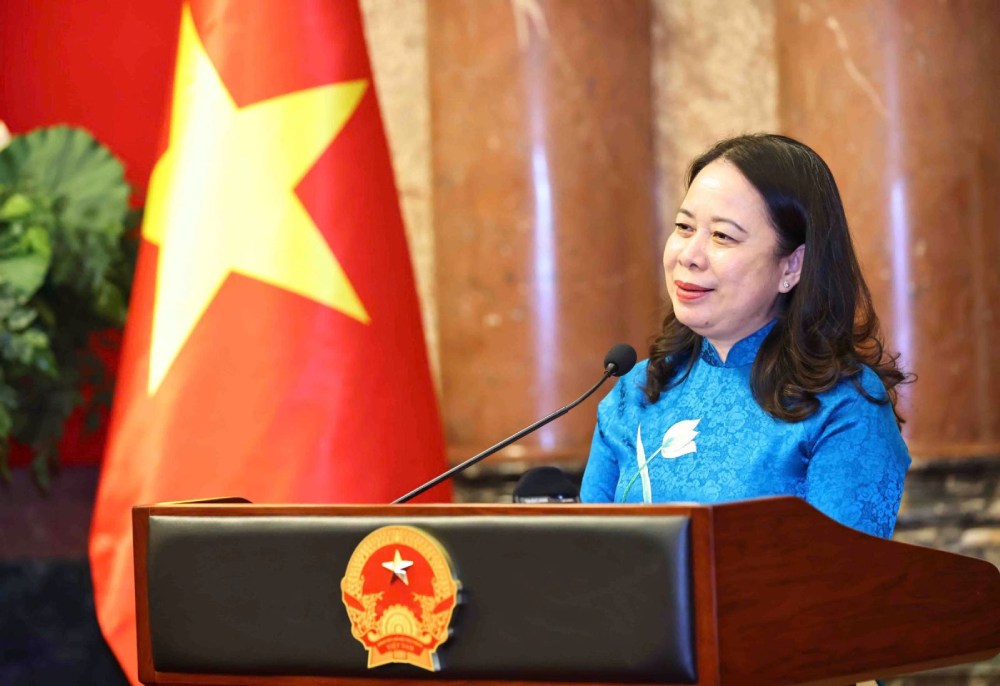 Vice President Vo Thi Anh Xuan speaks at a meeting with young scientists who received the Khue Van Cac Award. Photo: Office of the President