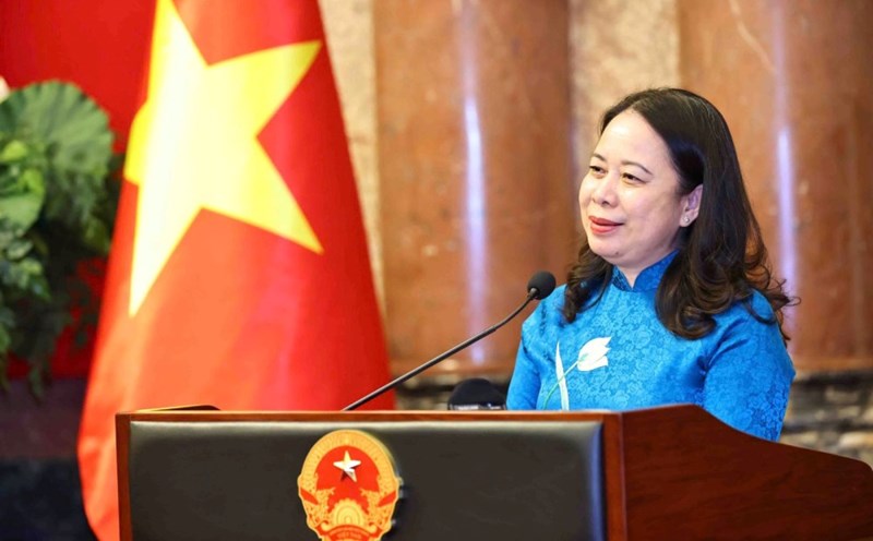 Vice President Vo Thi Anh Xuan speaks at a meeting with young scientists who received the Khue Van Cac Award. Photo: Office of the President