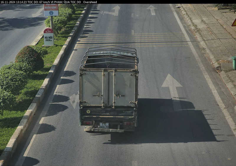 13 cars and trucks were fined in Cao Bang. Photo: Cao Bang Police.