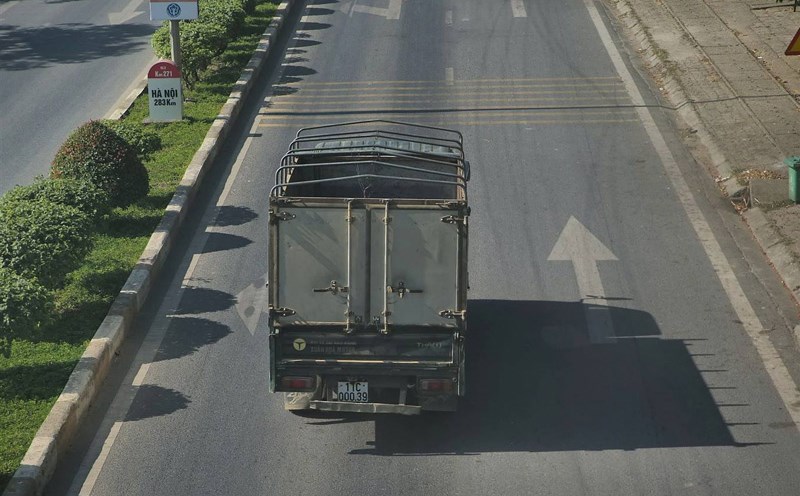 13 cars and trucks were fined in Cao Bang. Photo: Cao Bang Police.
