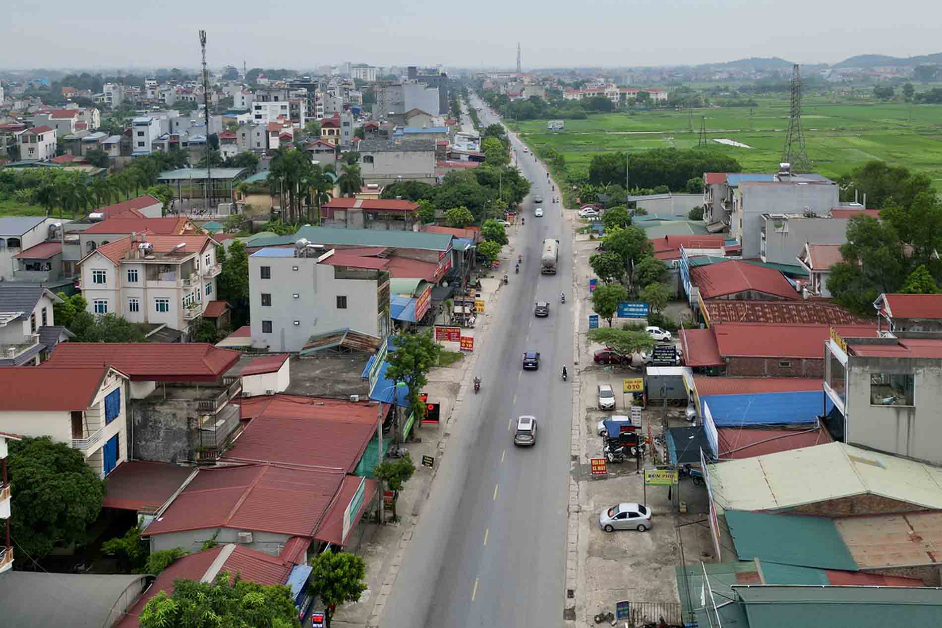 National Highway 3 through Soc Son district, Hanoi. Photo: Huu Chanh