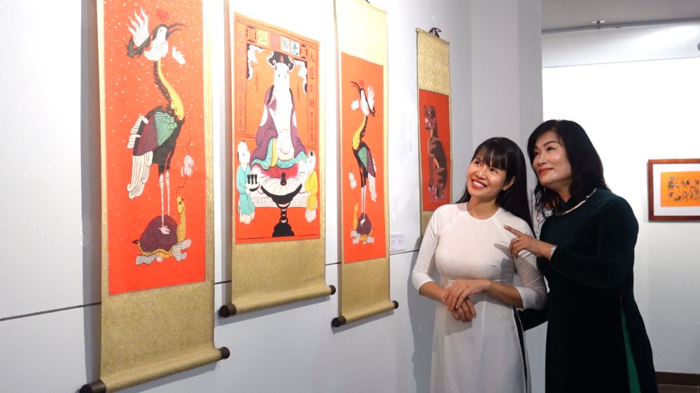 Folk paintings from the North, Central and South are displayed in Da Nang. Photo: Tran Thi