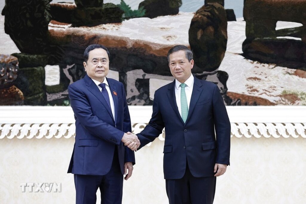 National Assembly Chairman Tran Thanh Man meets with Cambodian Prime Minister Samdech Hun Manet. Photo: VNA