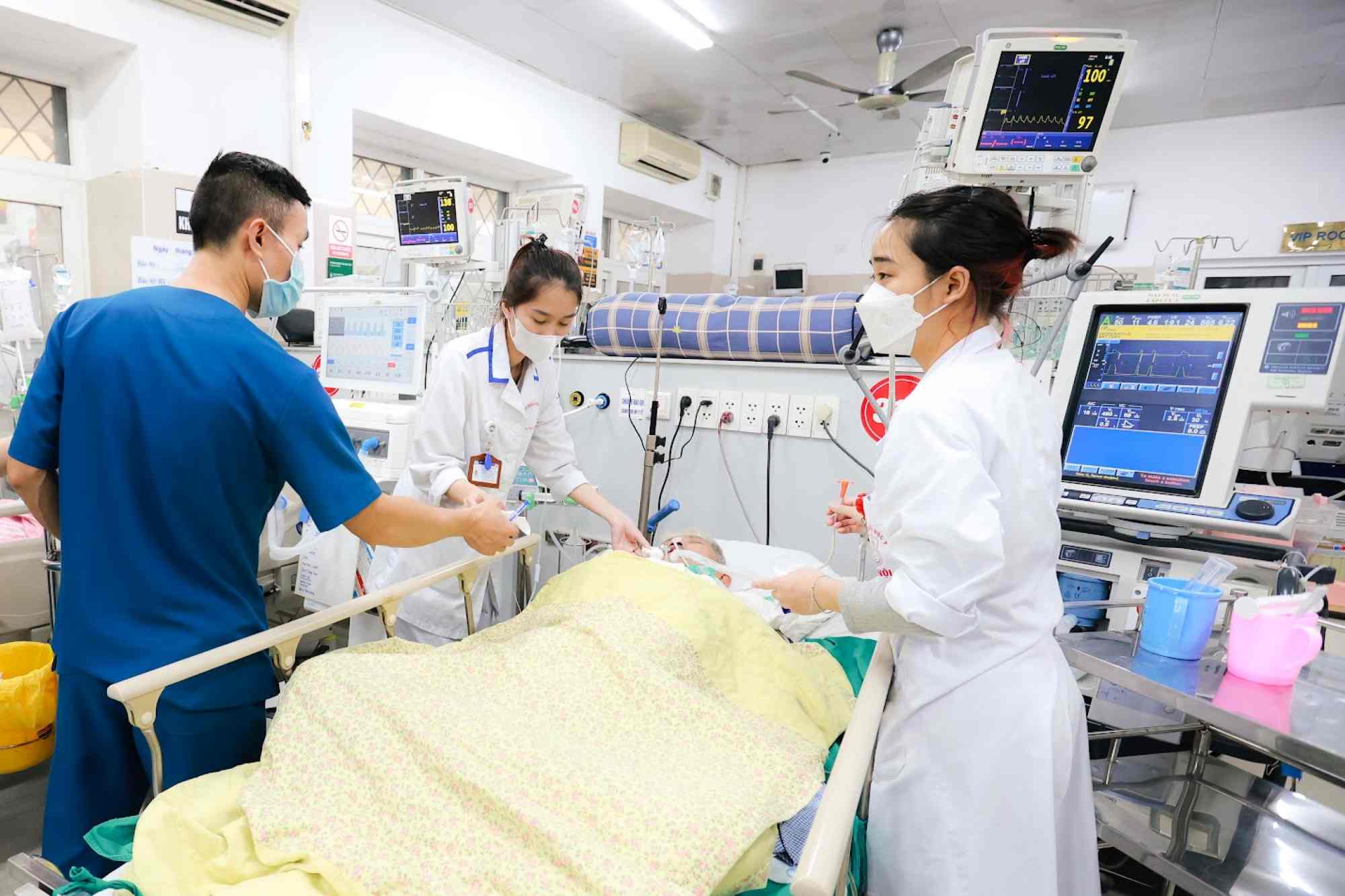 As the price of medical examination and treatment services increases, patients expect the quality to also increase. Photo: Hai Nguyen