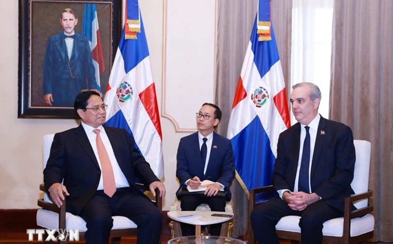 Politburo member and Prime Minister Pham Minh Chinh met with President of the Dominican Republic Luis Abinader Corona (right) before the talks. Photo: VNA
