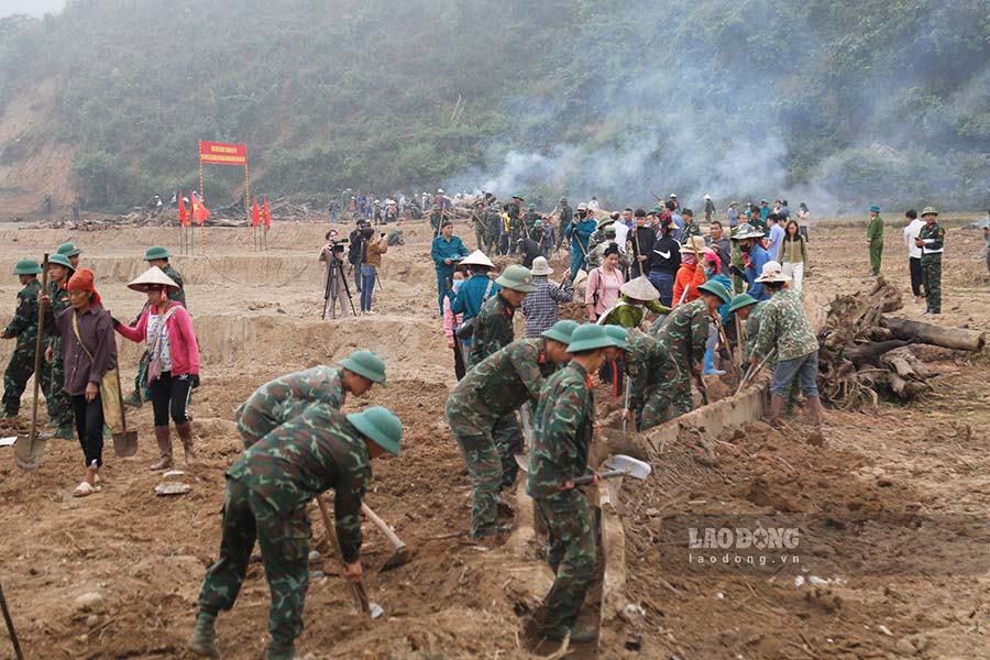 After the flash flood, authorities at all levels and people of Muong Pon commune are still making efforts to rebuild. Photo: Quang Dat