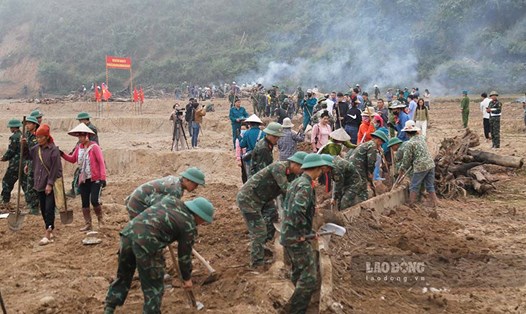 Sau lũ quét, chính quyền các cấp và nhân dân xã Mường Pồn vẫn đang nỗ lực để tái thiết. Ảnh: Quang Đạt