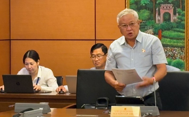 National Assembly Delegate Nguyen Van Thuan (Ninh Thuan Delegation) commented on the content of the vote of confidence in the draft law. Photo: Bao Han