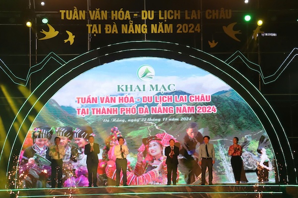 Lai Chau Culture - Tourism Week in Da Nang city in 2024 officially opened on the evening of November 22. Photo: Nguyen Linh