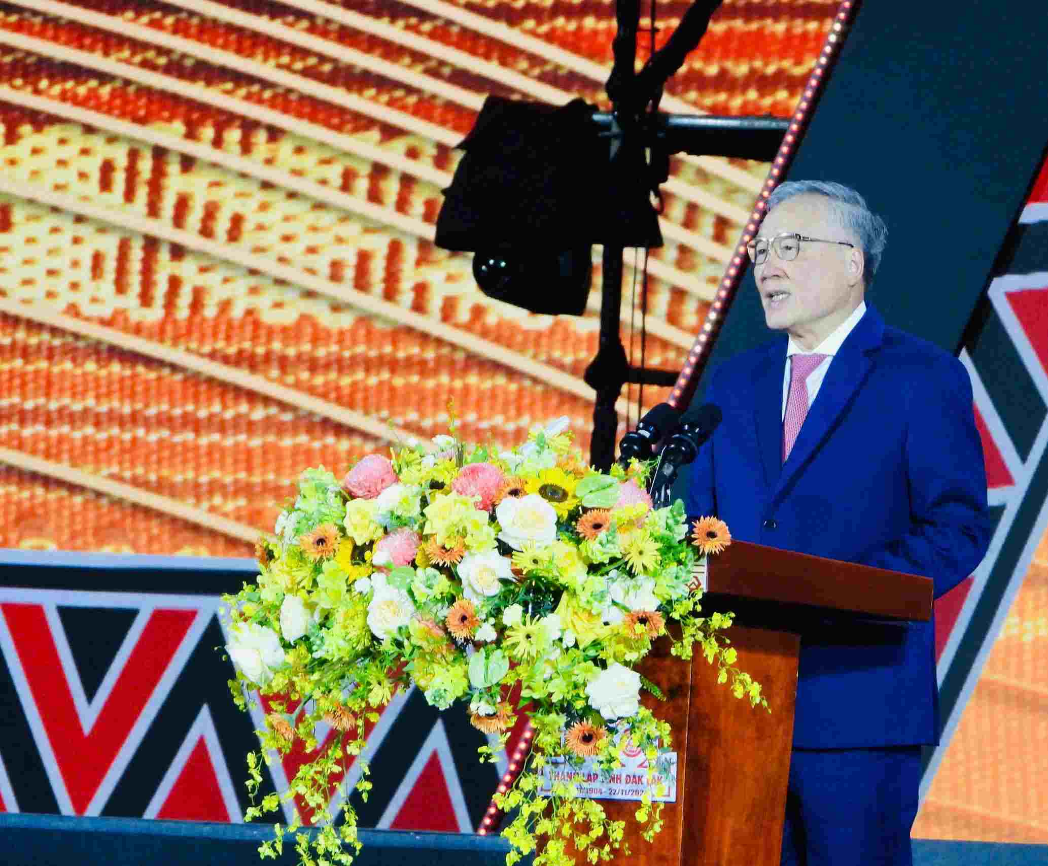 Politburo member and Permanent Deputy Prime Minister Nguyen Hoa Binh speaks at the ceremony celebrating the 120th anniversary of the founding of Dak Lak province. Photo: Bao Trung