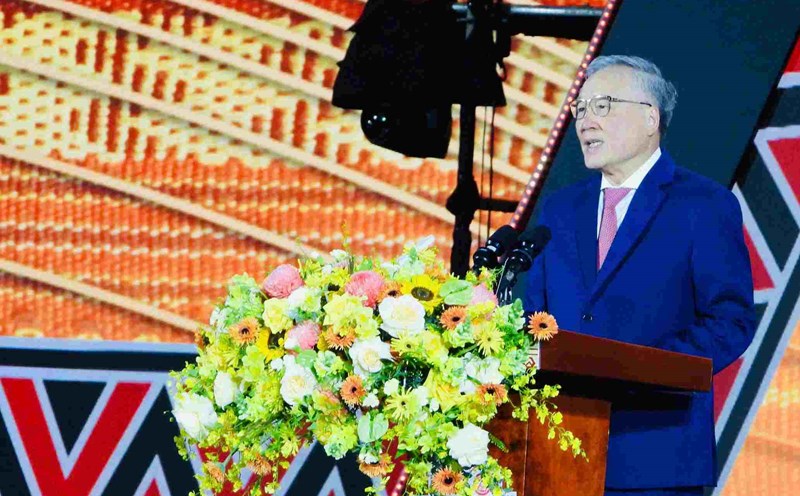 Politburo member and Permanent Deputy Prime Minister Nguyen Hoa Binh speaks at the ceremony celebrating the 120th anniversary of the founding of Dak Lak province. Photo: Bao Trung