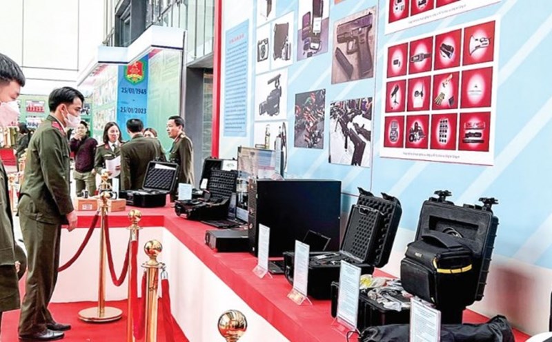 The Ministry of Public Security is drafting a Circular regulating the management of scientific and technological information activities of the Public Security Forces. Illustration photo: Nhat Nam