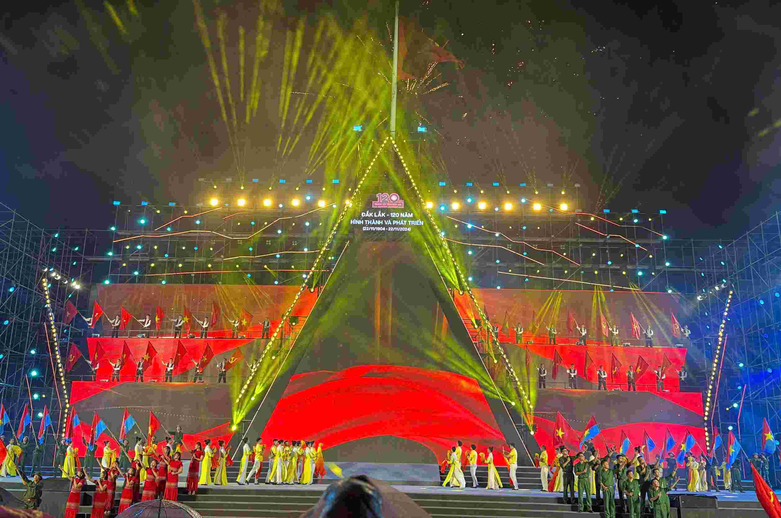 The National Record Institute announced three important records honoring the potential and advantages of Dak Lak province. Photo: Bao Trung