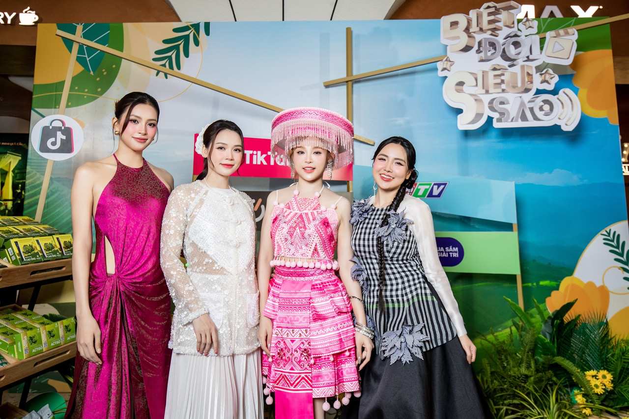 Tieu Vy (far left) participates in the program. Photo: Producer.