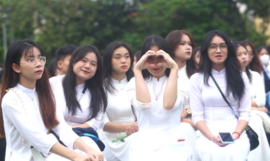 Bộ GDĐT dự kiến nâng ngưỡng đầu vào các ngành Sư Phạm, Y từ 2025. Ảnh: Vân Trang