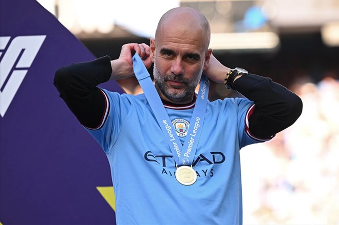 Pep Guardiola se tiep tuc hanh trinh gieo sau cho cac doi thu tai Premier League trong 2 nam toi. Anh: AFP