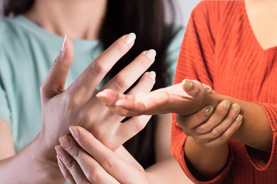 Common causes of hand pain and numbness. Graphics: Thien Nhan