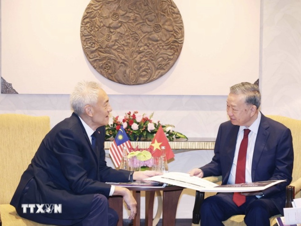 General Secretary To Lam receives leaders of Gamuda Group. Photo: VNA