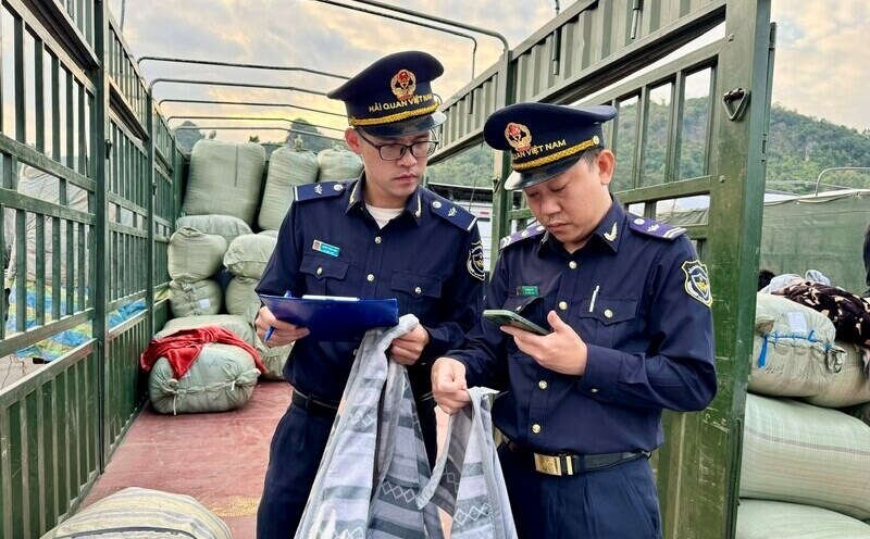 Lang Son Customs strictly controls import and export goods. Photo: Khanh Linh