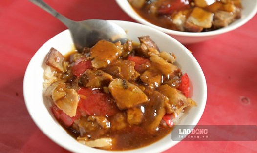 Một suất xôi xíu đầy đủ tại quán. Ảnh: Hà Vi