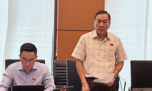 Đại biểu Phạm Văn Hòa (Đoàn Đồng Tháp) nêu trường hợp doanh nghiệp Nhà nước làm ăn có lãi, nhưng công nhân hưởng 3 triệu đồng, chủ tịch doanh nghiệp hưởng 100 triệu đồng. Ảnh: Bảo Hân