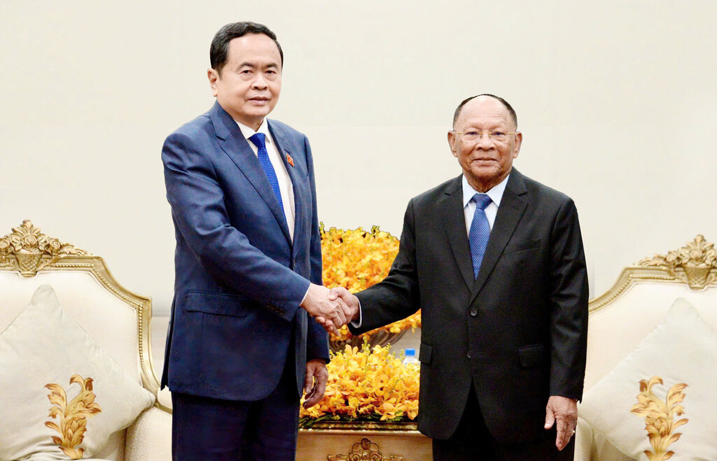 National Assembly Chairman Tran Thanh Man meets former Cambodian National Assembly Chairman Samdech Heng Samrin. Photo: Quochoi.vn