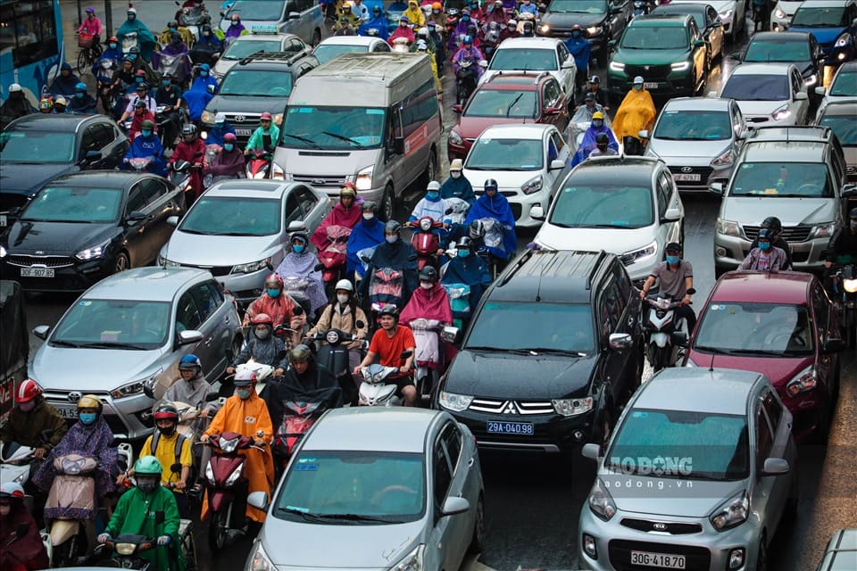 It is forecasted that from the evening and night of November 25, due to the impact of cold air, Hanoi will likely have scattered rain. Photo: Huu Chanh