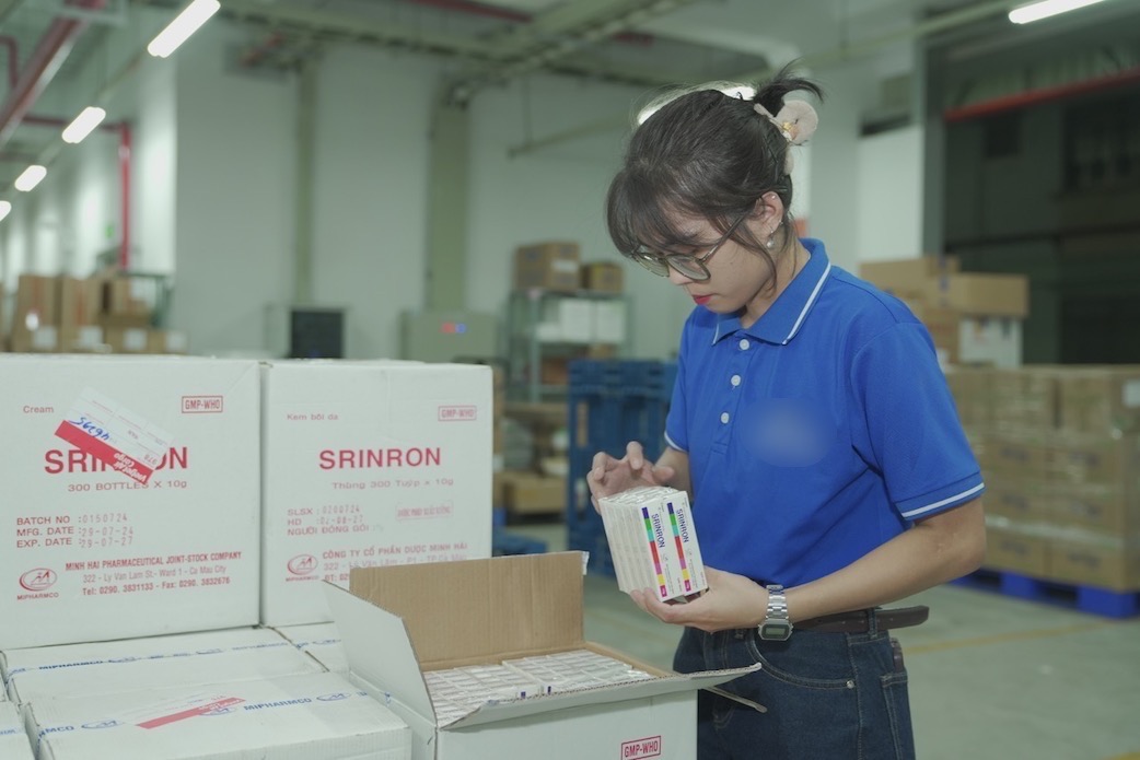 Pharmacy staff are preparing to release medicine from the warehouse. Illustration photo: Huong Giang