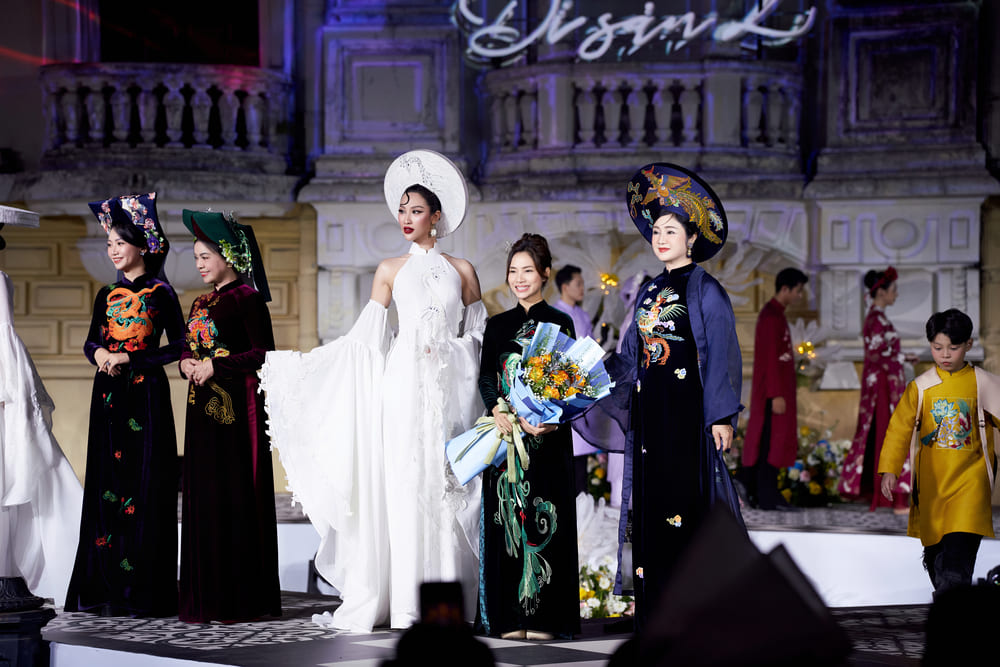 People's Artist Thu Ha performs in an ao dai by designer Quyen Nguyen. Photo: Interviewee