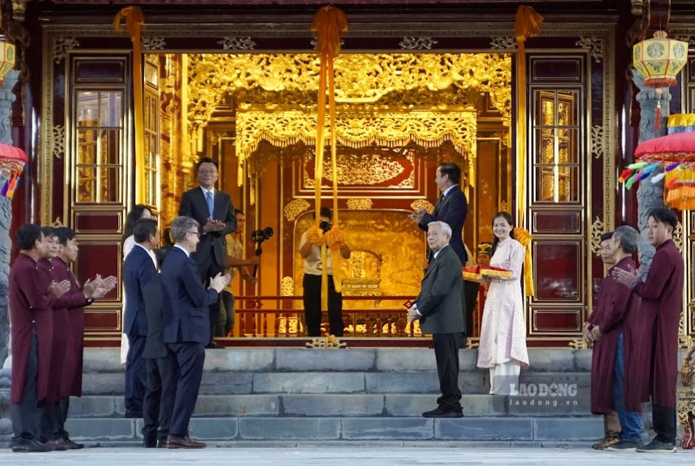 Ribbon cutting ceremony for Thai Hoa Palace. Photo: Nguyen Luan