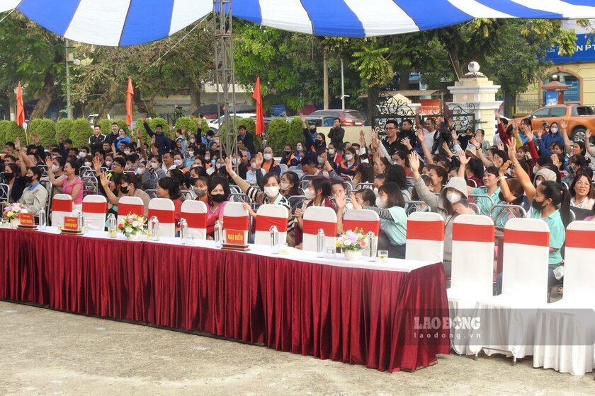 Các chương trình diễn ra trong ngày hội đã được rất nhiều công nhân lao động hưởng ứng. Ảnh: Tô Công.