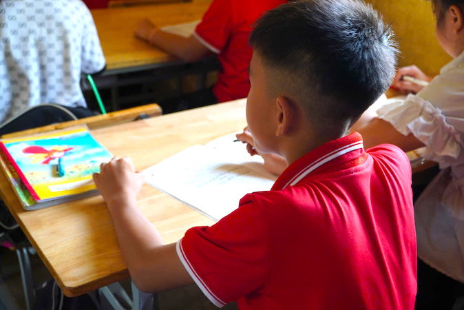 The Vietnamese Handwriting Contest is a free playground for primary school students nationwide. Photo: Van Trang