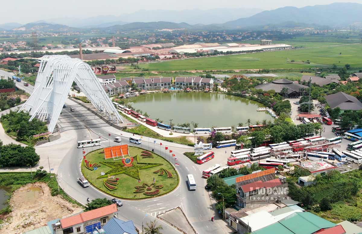 Gateway to Dong Trieu City from Chi Linh, Hai Duong. Photo: Doan Hung