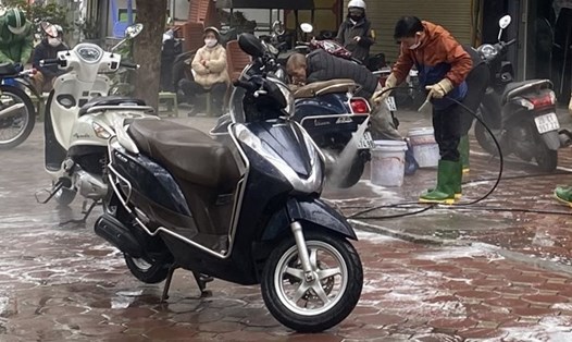 Khi vệ sinh xe tay ga, người sử dụng cần tránh một vài sai lầm phổ biến. Ảnh minh họa: Cam Ly